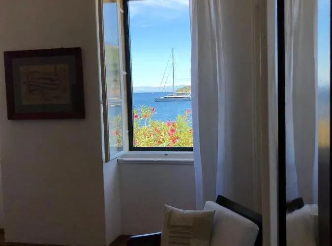 Marasovic Apartment Vis